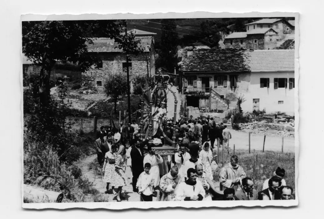 Processione della madonna del Carmelo, presenti Don Angelo, Don Celestino e Don Dall’Olio