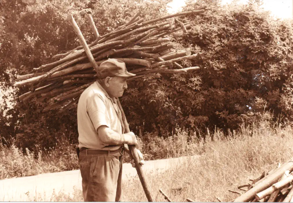 Nella e Lamberto Carbonai del paese